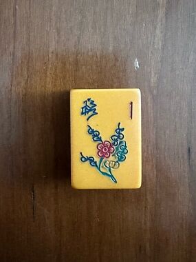 Vintage Mahjong #1 Floral Tile Chinese Bakelite 1 1/4" tall 7/8" wide 1/2" thick